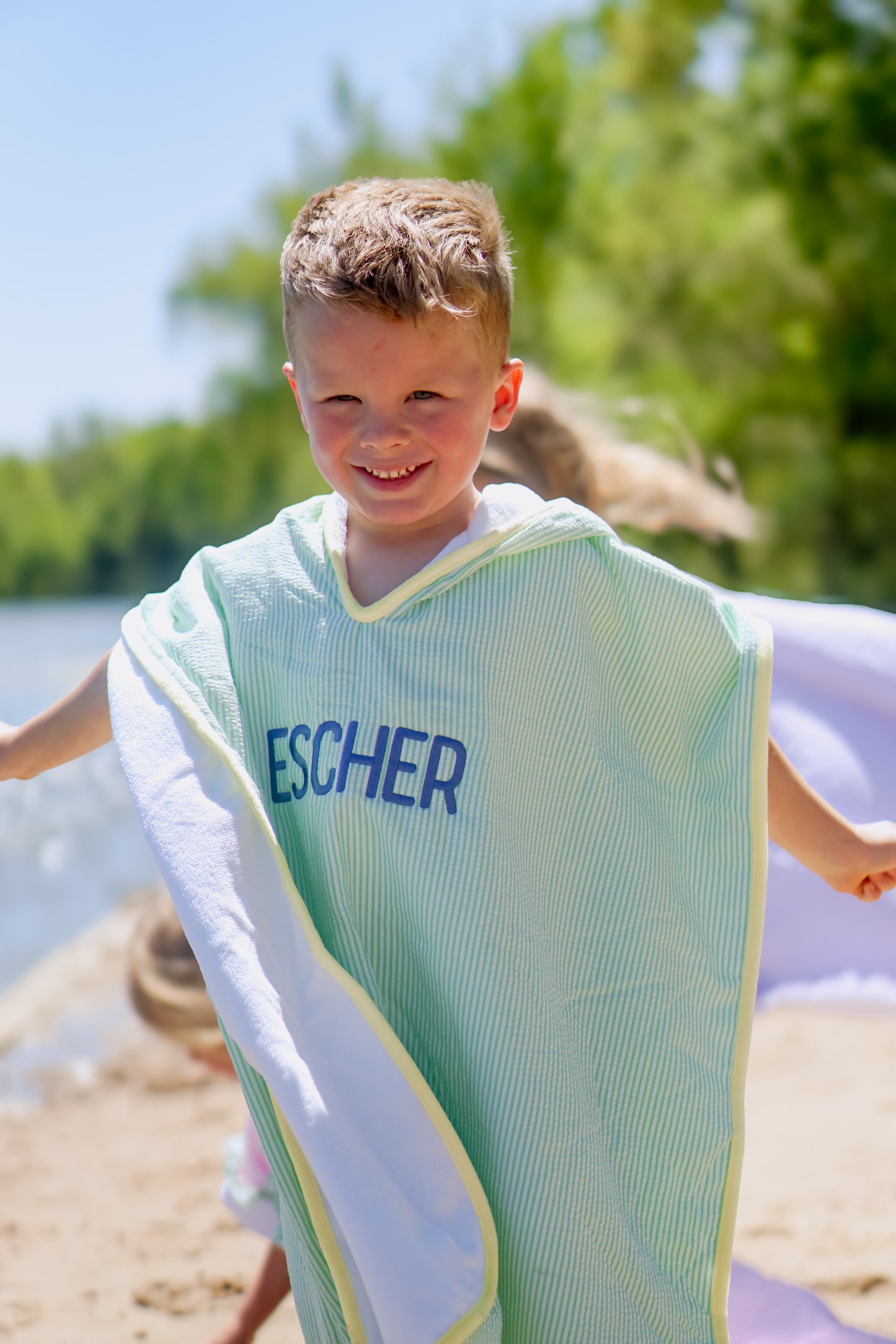 Strandponcho mit individueller Stickerei und Waffelmuster