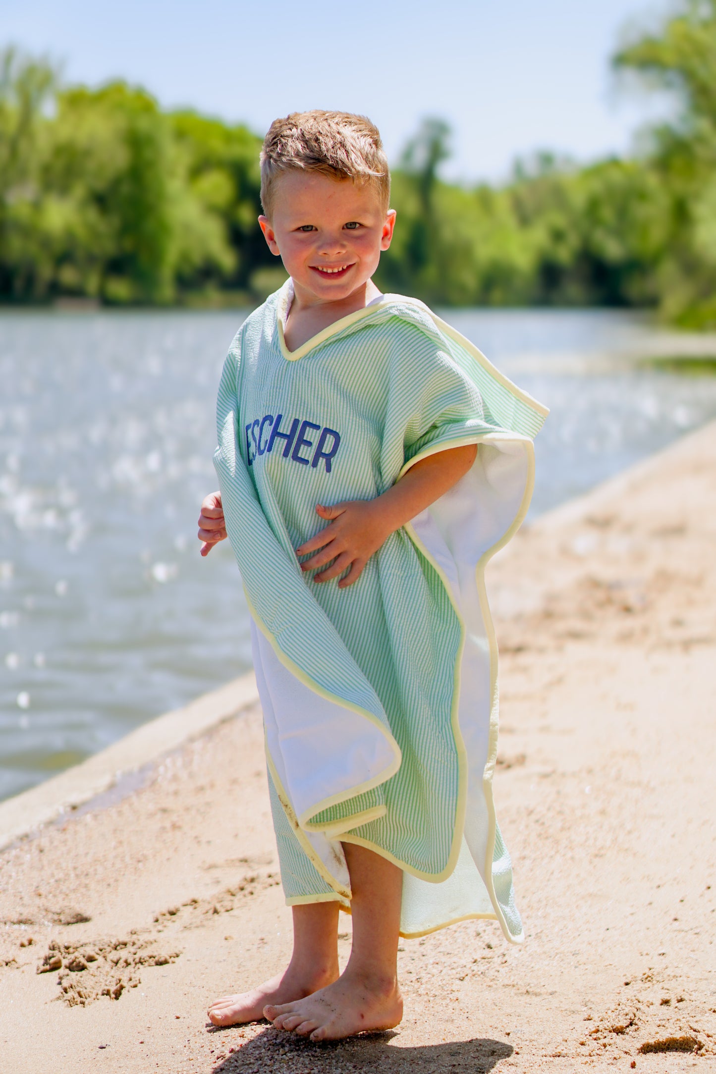 Strandponcho mit individueller Stickerei und Waffelmuster