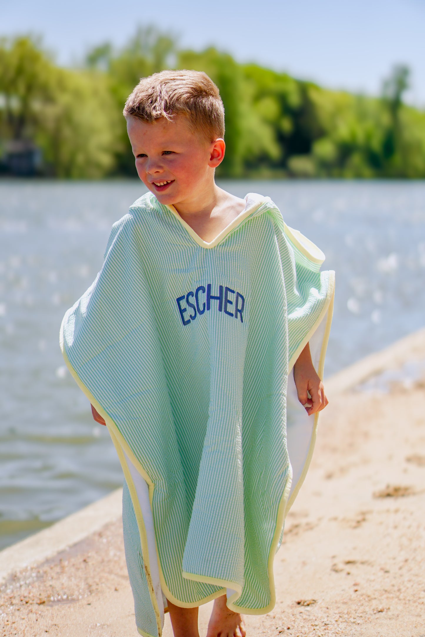 Strandponcho mit individueller Stickerei und Waffelmuster