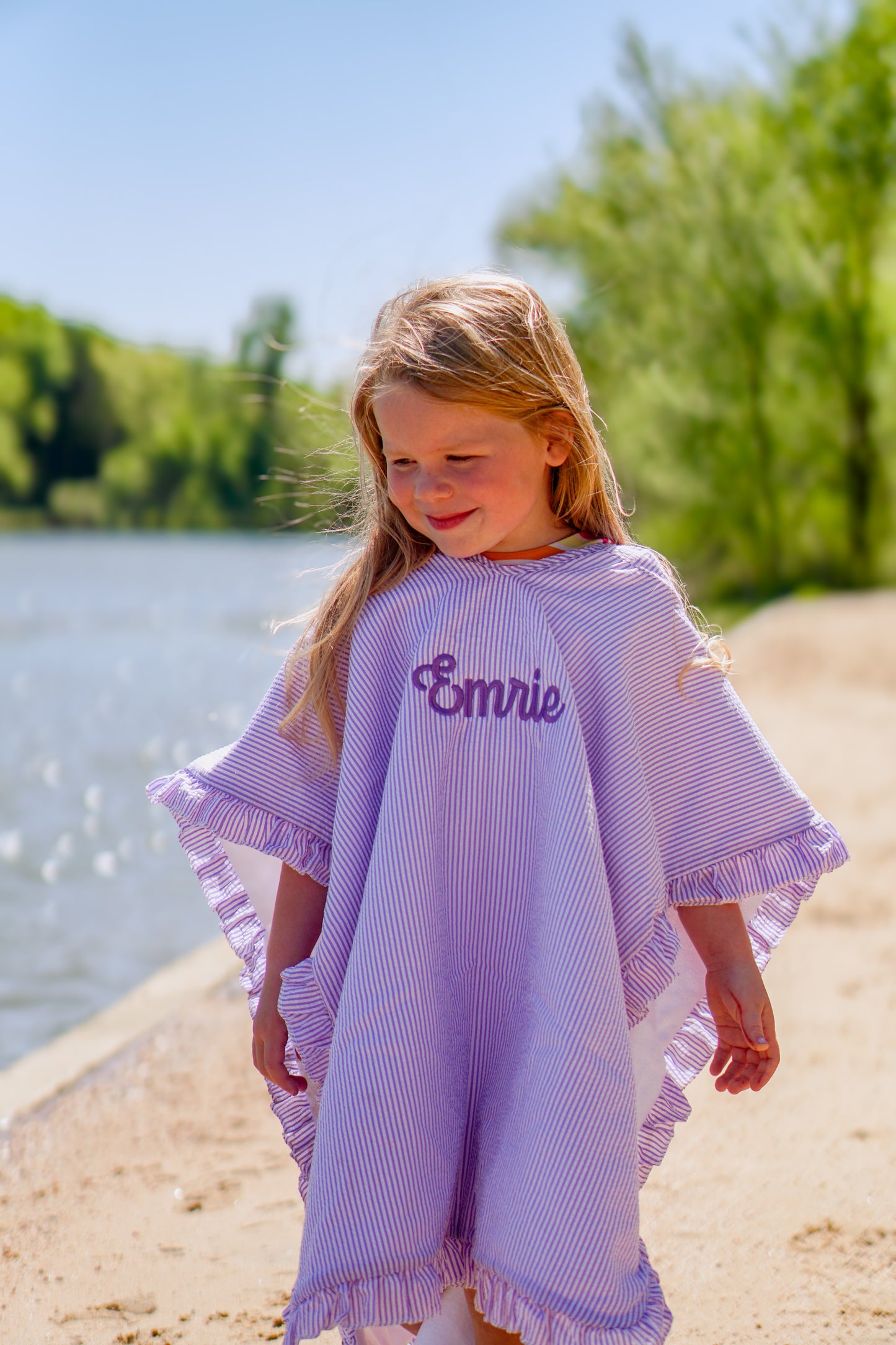 Strandponcho mit individueller Stickerei und Waffelmuster