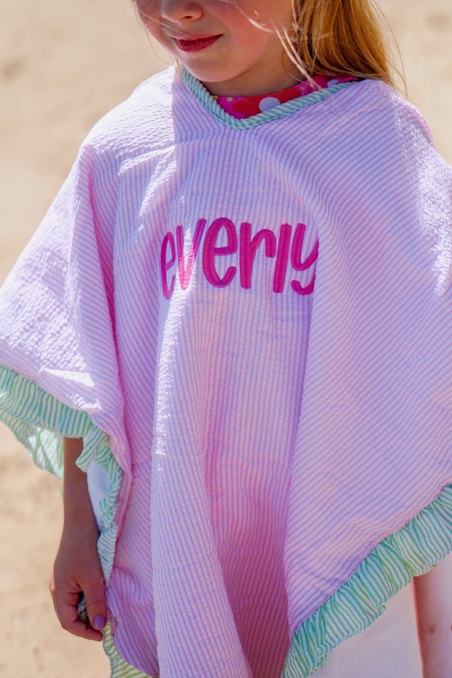 Strandponcho mit individueller Stickerei und Waffelmuster