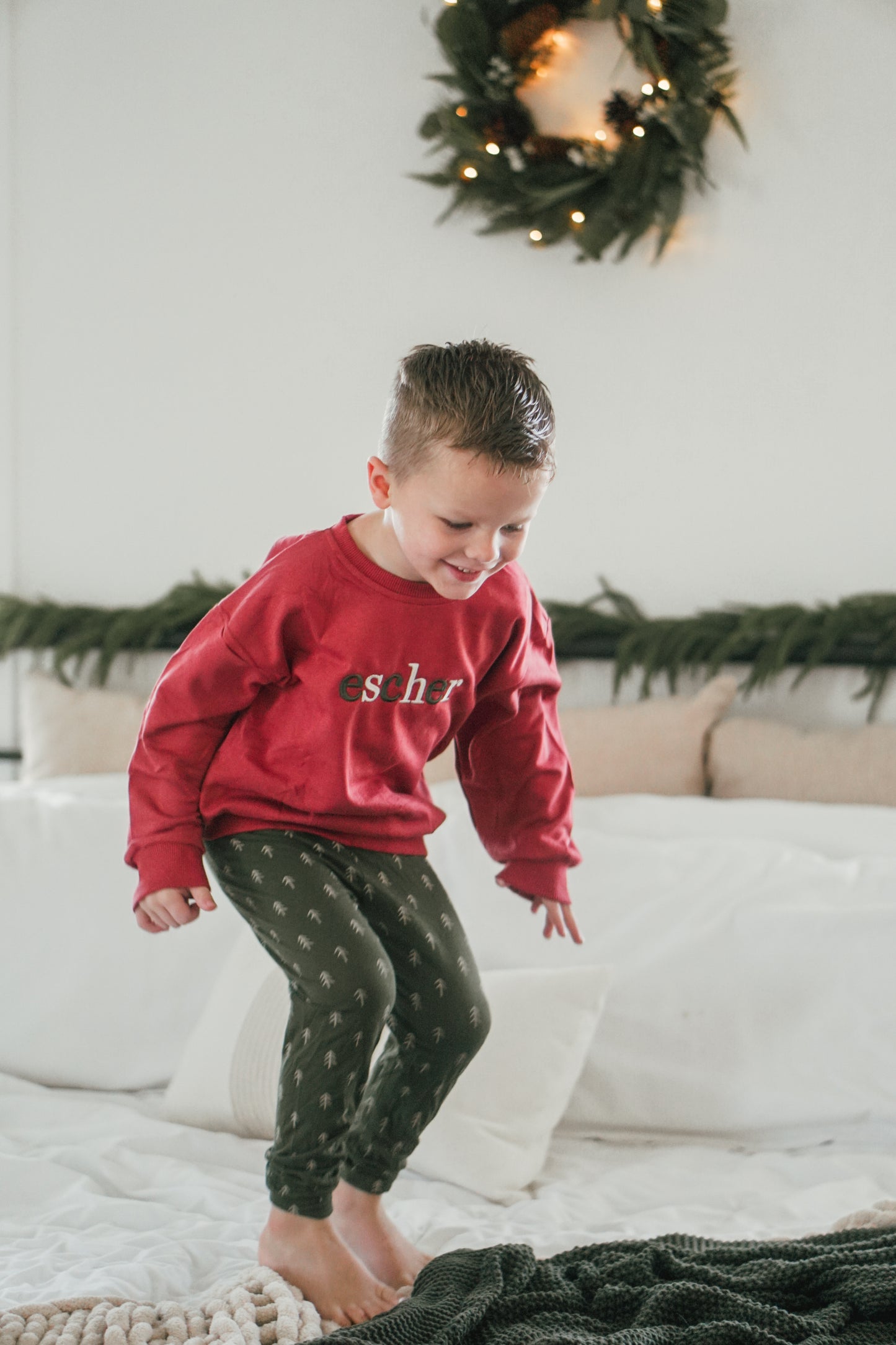 Jogginganzug aus Bio-Baumwolle mit Weihnachtsstickerei - Creme