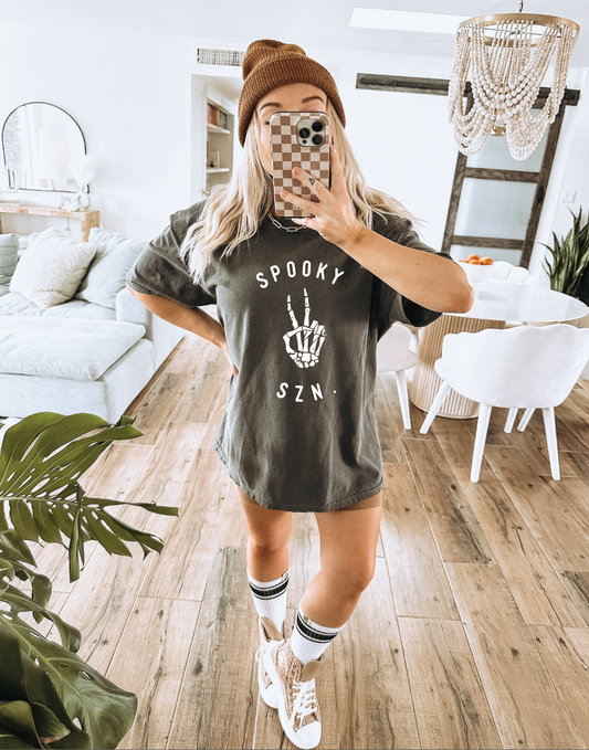 SPOOKY SZN Unisex Tee