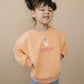 Sweatshirt mit Rundhalsausschnitt und individueller Stickerei - Creamsicle Orange