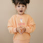 Sweatshirt mit Rundhalsausschnitt und individueller Stickerei - Creamsicle Orange