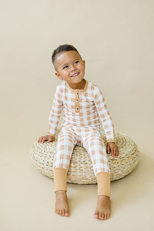 2-teiliger Henley-Pyjama aus Bambus mit goldenem Gingham-Muster