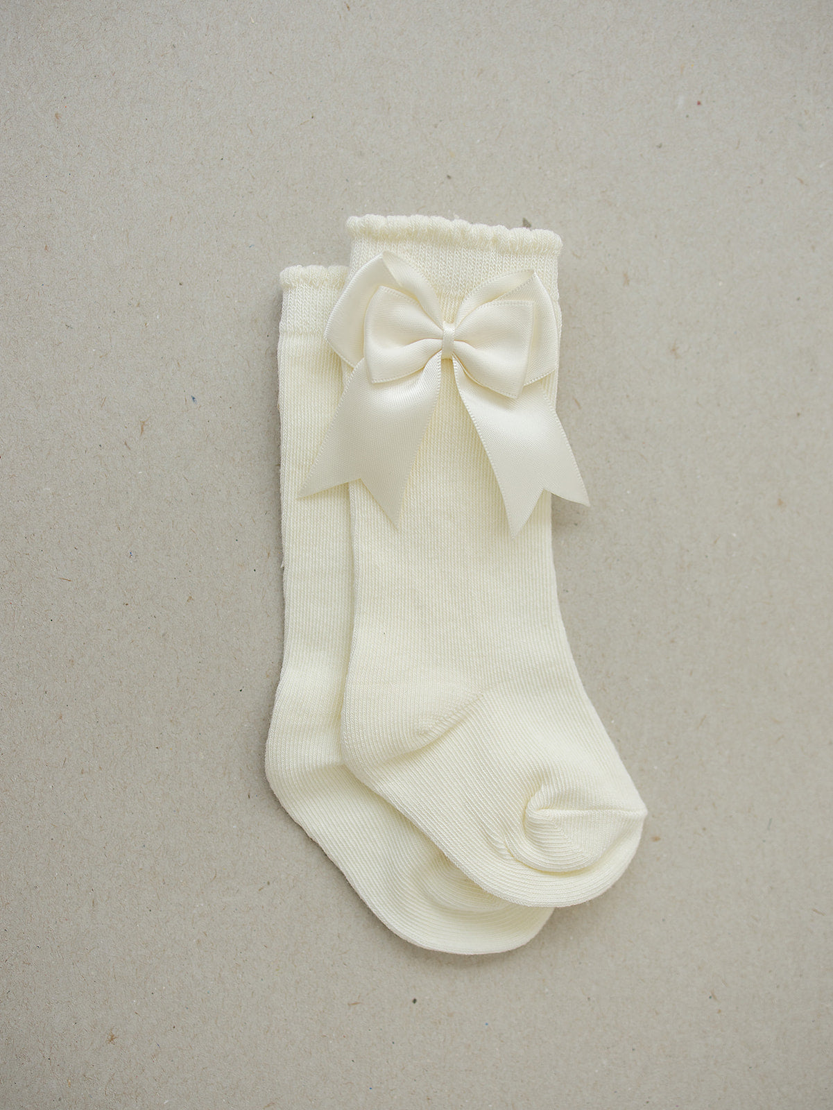 Mebie – Hochgeschnittene Socken mit Schleife