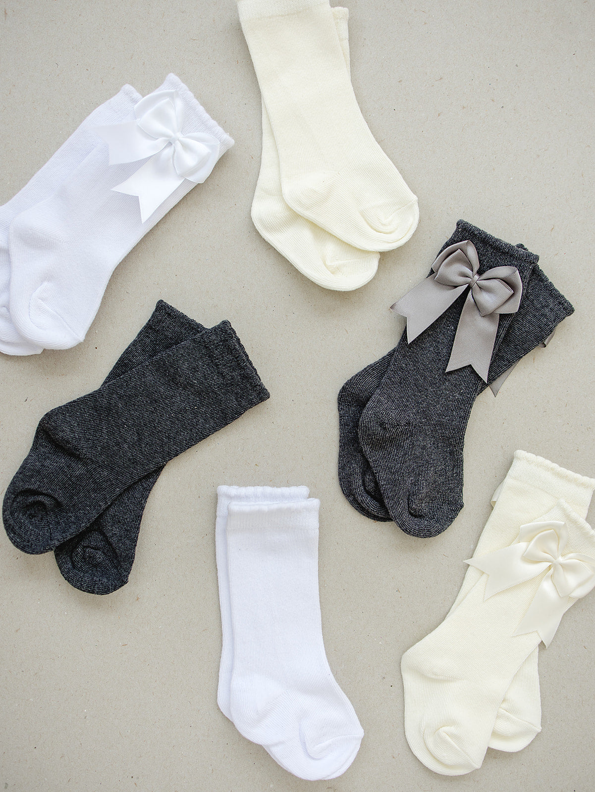 Mebie – Hochgeschnittene Socken mit Schleife