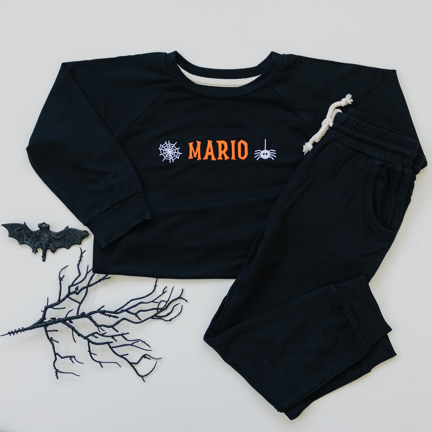 Individuelles Joggingset aus Bambusfrottee mit Halloween-Stickerei