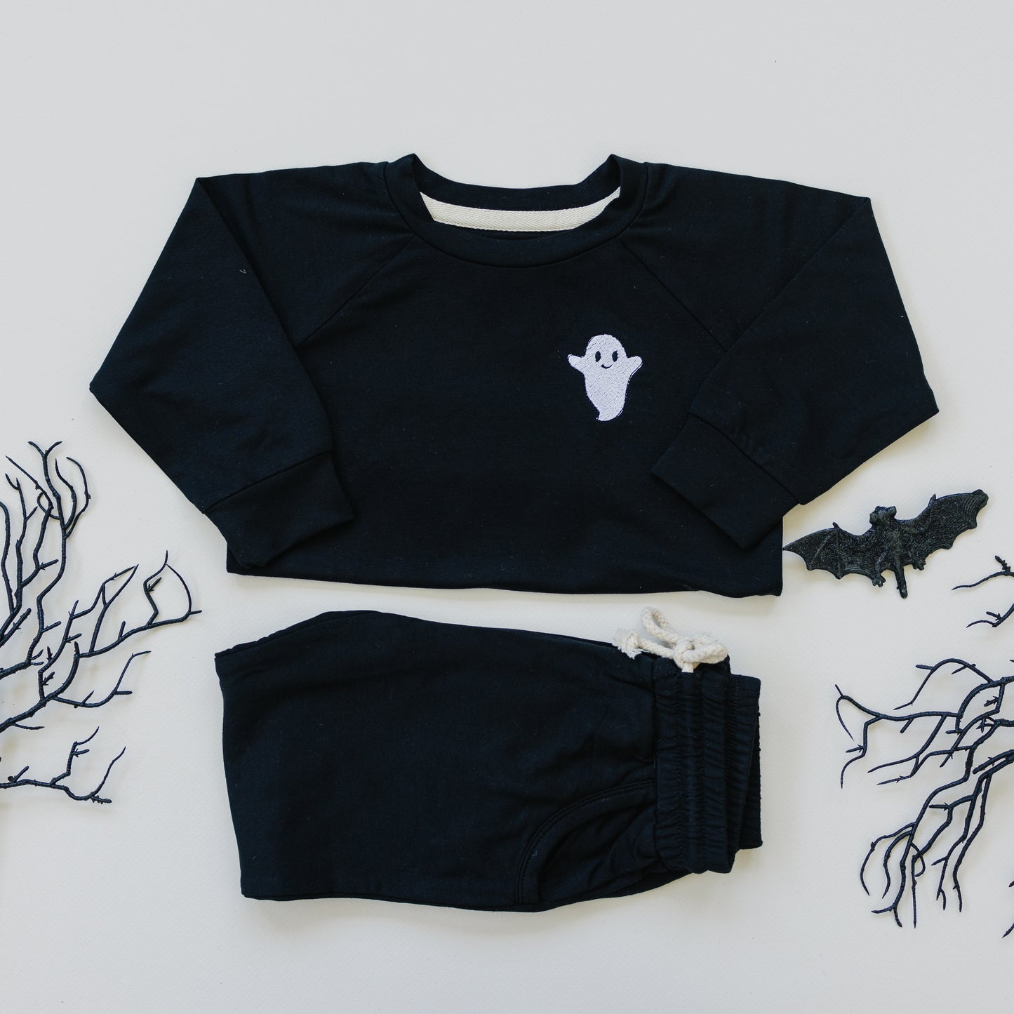 Individuelles Joggingset aus Bambusfrottee mit Halloween-Stickerei