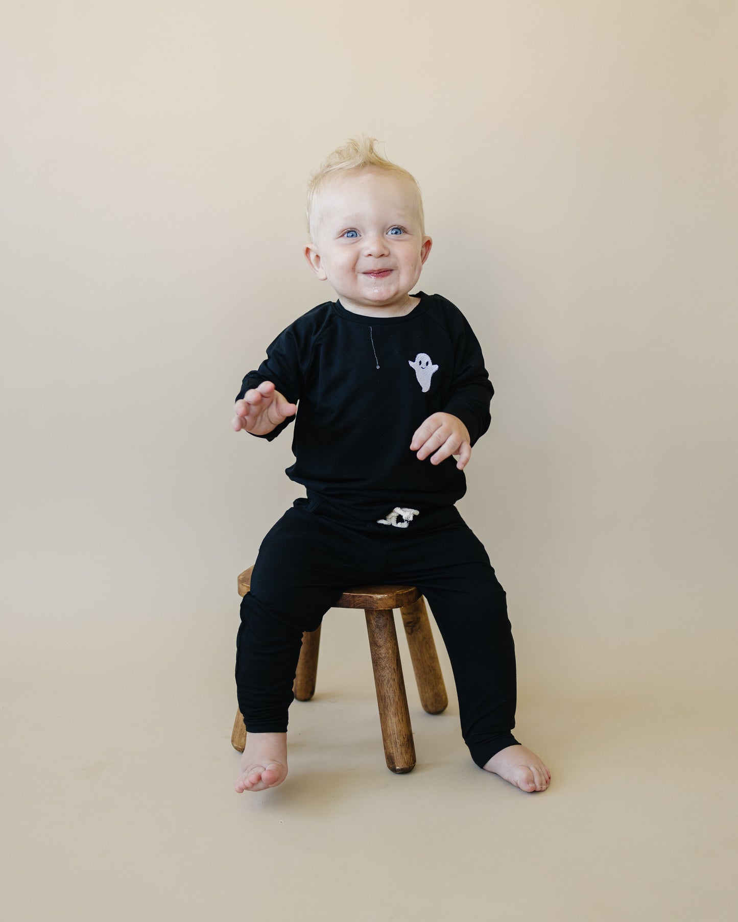 Individuelles Joggingset aus Bambusfrottee mit Halloween-Stickerei