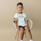 T-Shirt-Strampler mit individueller Stickerei und Farbblockdesign