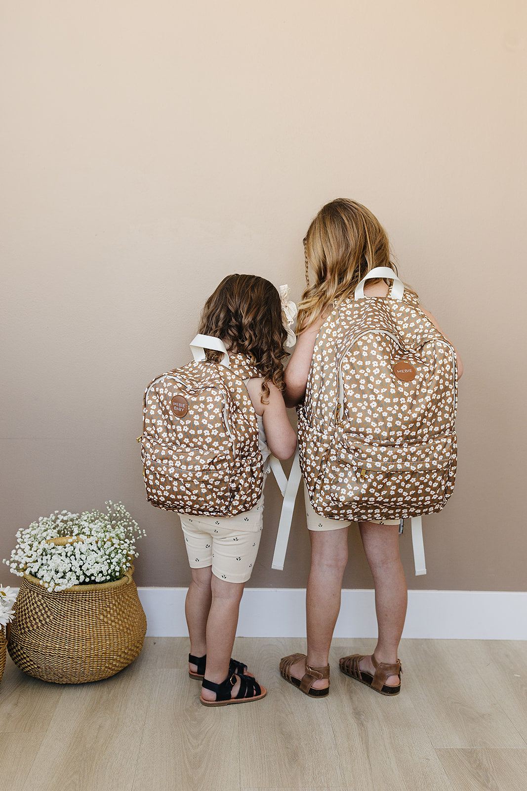 Großer Rucksack mit Blumenmuster in Senfgelb