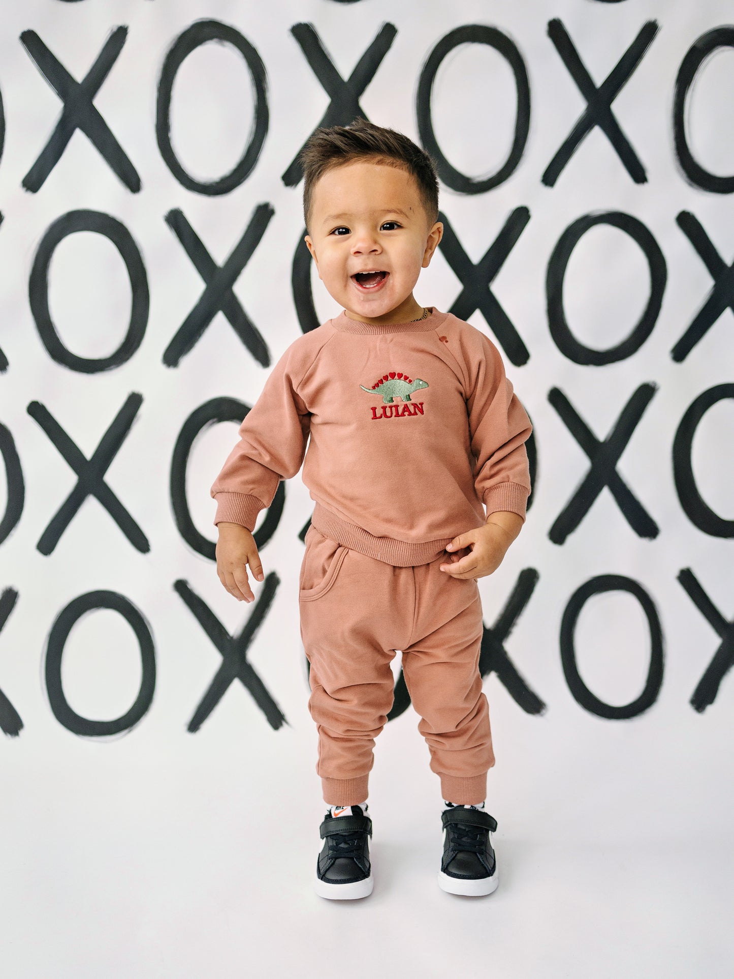 Jogginganzug aus Bio-Baumwolle mit individueller Stickerei zum Valentinstag - Rot