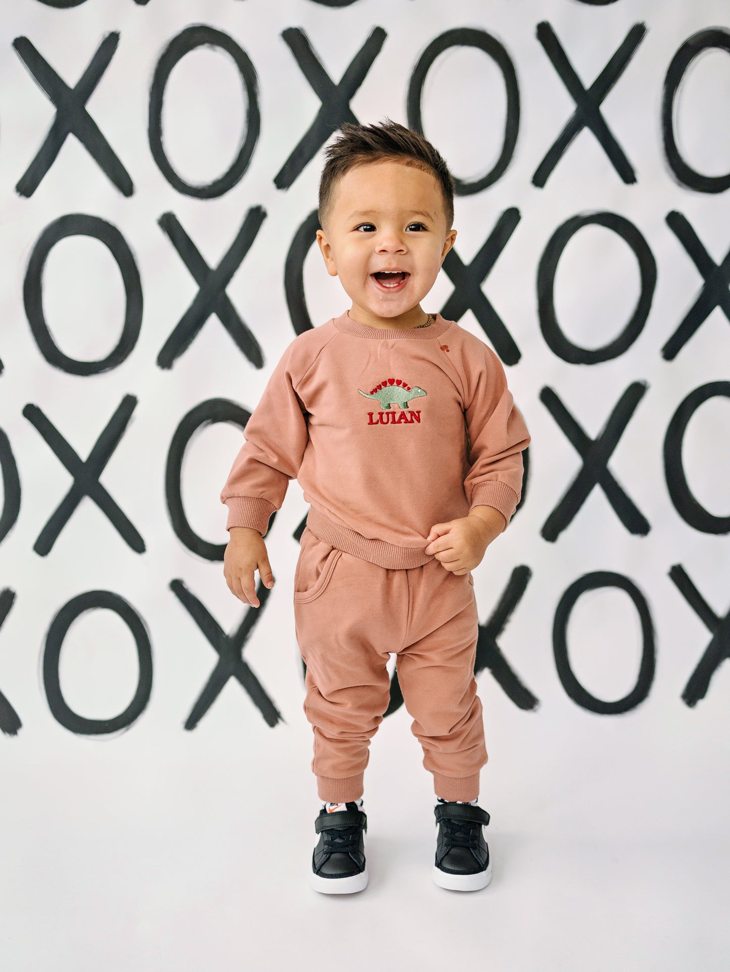 Jogginganzug aus Bio-Baumwolle mit individueller Stickerei zum Valentinstag - Rot